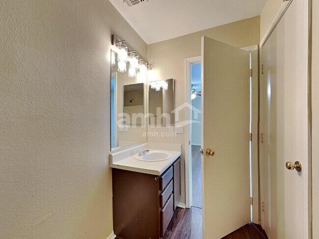 Building Photo - 11167 W Garfield St