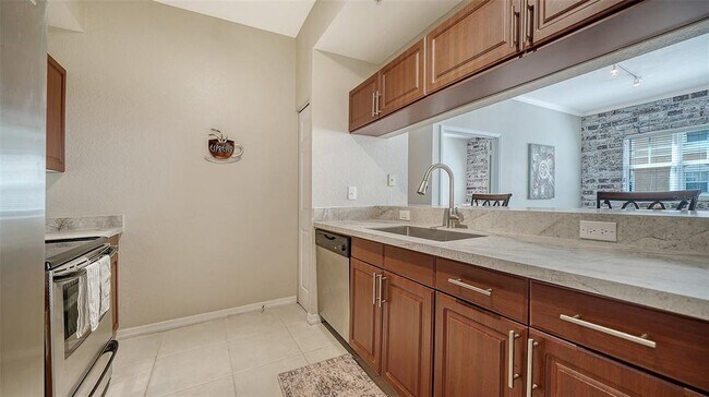 Building Photo - 1064 N Tamiami Trl