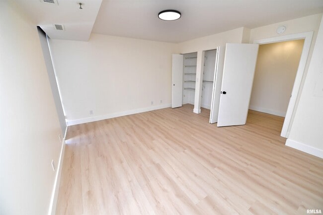 Building Photo - 123 SW Jefferson Ave