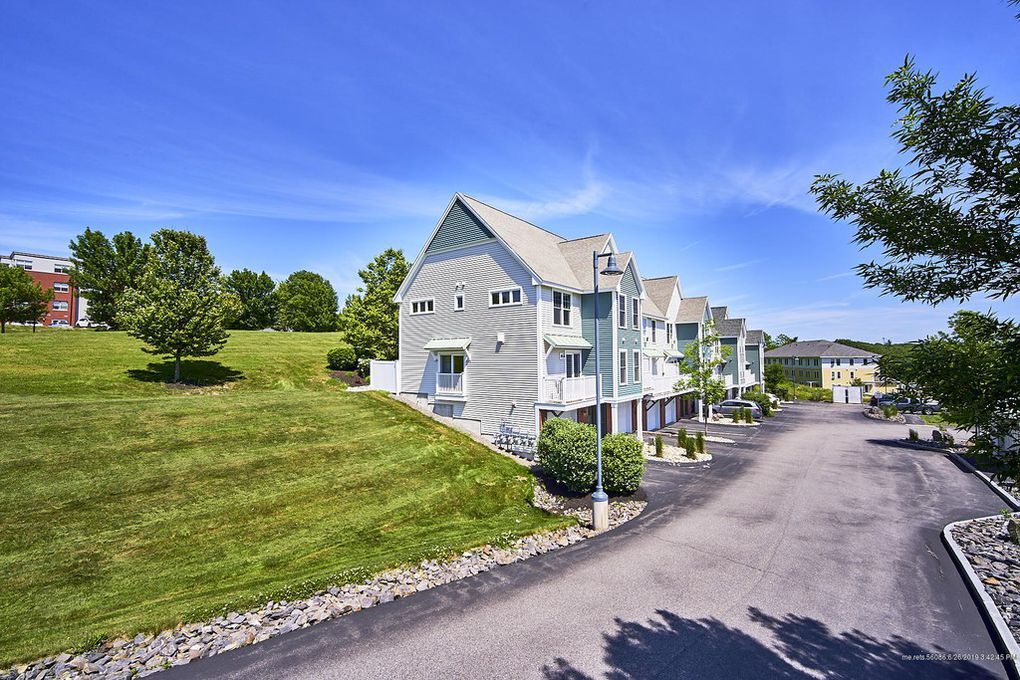 Side view of townhouses - 14 Heron Cove Dr