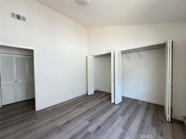 Building Photo - 911 N Beaudry Ave