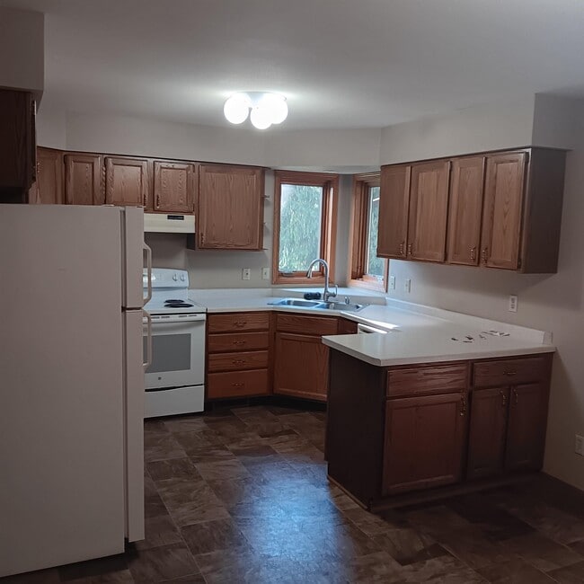 Building Photo - 2649 Stanbrook St