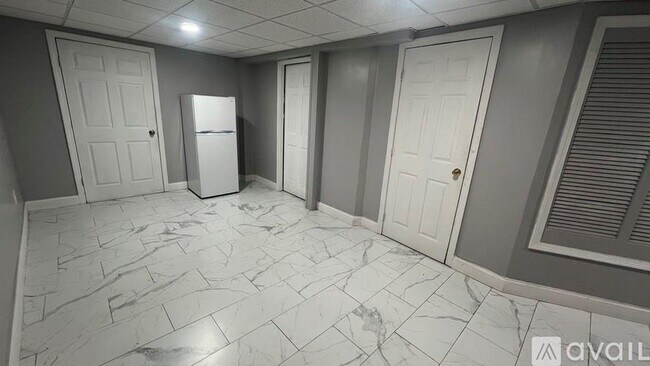 Building Photo - 42 De Soto St