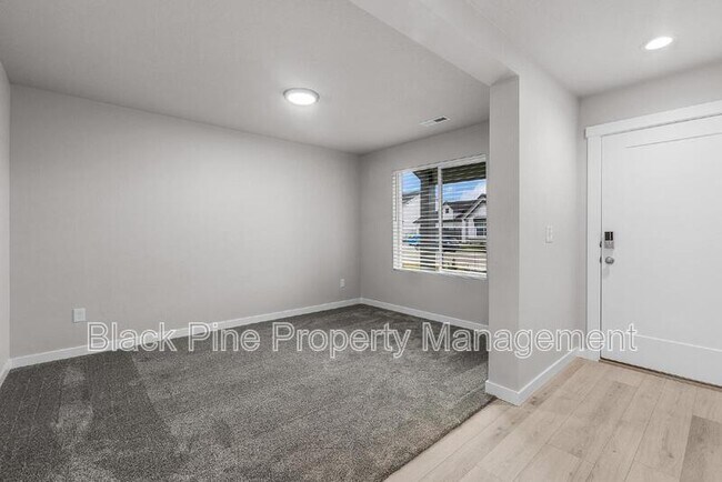 Building Photo - 11116 W Langit St