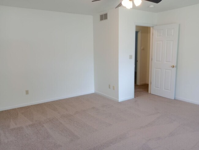 Building Photo - 3527-3529 Prescott Dr.