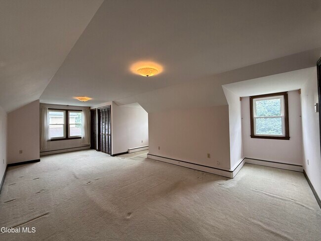 Building Photo - 549 Columbia St Ext