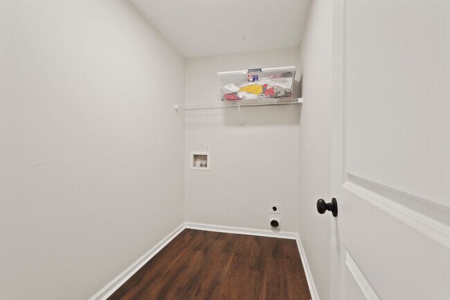 Building Photo - Spacious 4 Bedroom Home With Plenty of Space to Enjoy and Resort-style Amenities in Belmont Glen