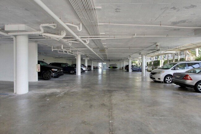 Building Photo - 309 E Ocean Ave