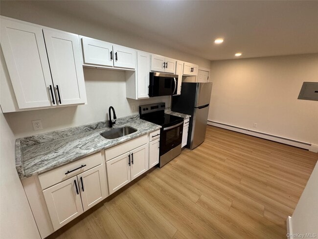 Primary Photo - 98 E Market St