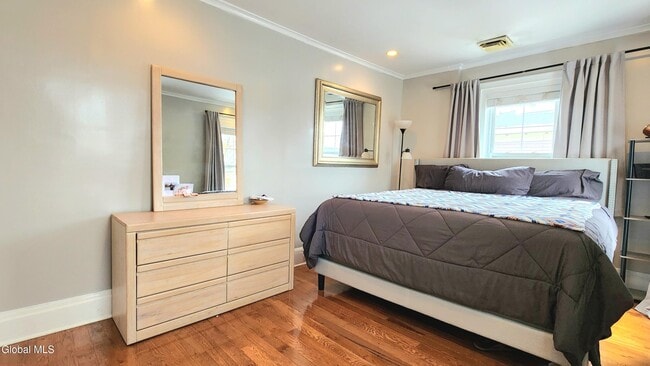 Building Photo - 76 Caroline St