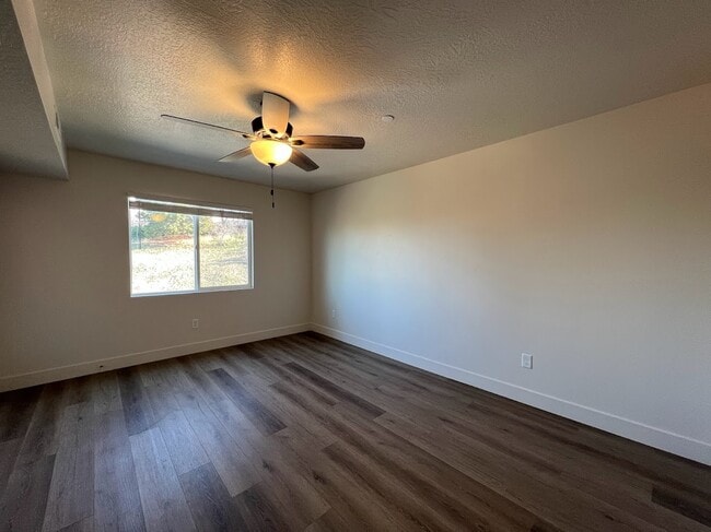 Building Photo - 2244 N Canyon Rd