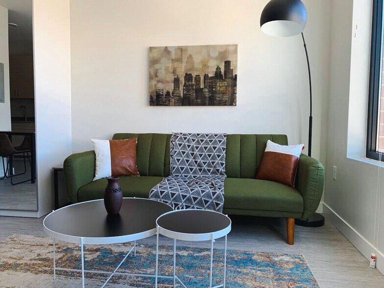 Building Photo - 2530 University Ave