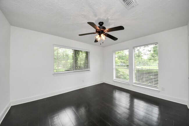 Building Photo - 4126 Pecan Bend Dr