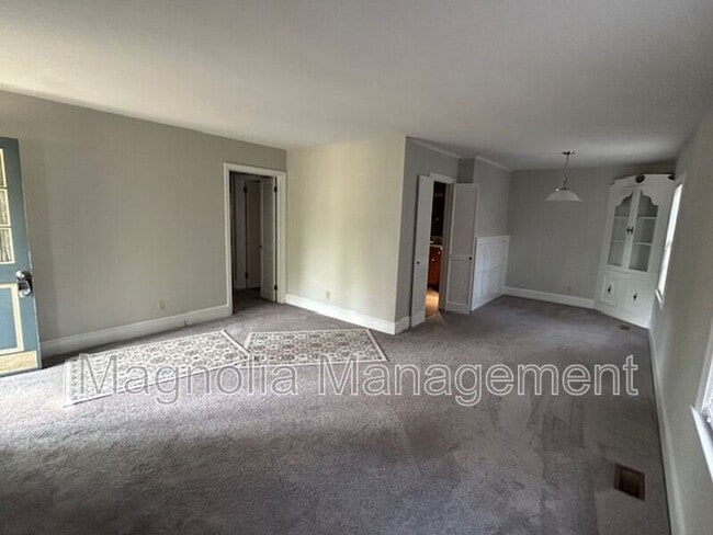 Building Photo - 930 Buckhorn St