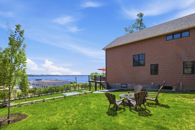 Building Photo - 1124 Narragansett Blvd