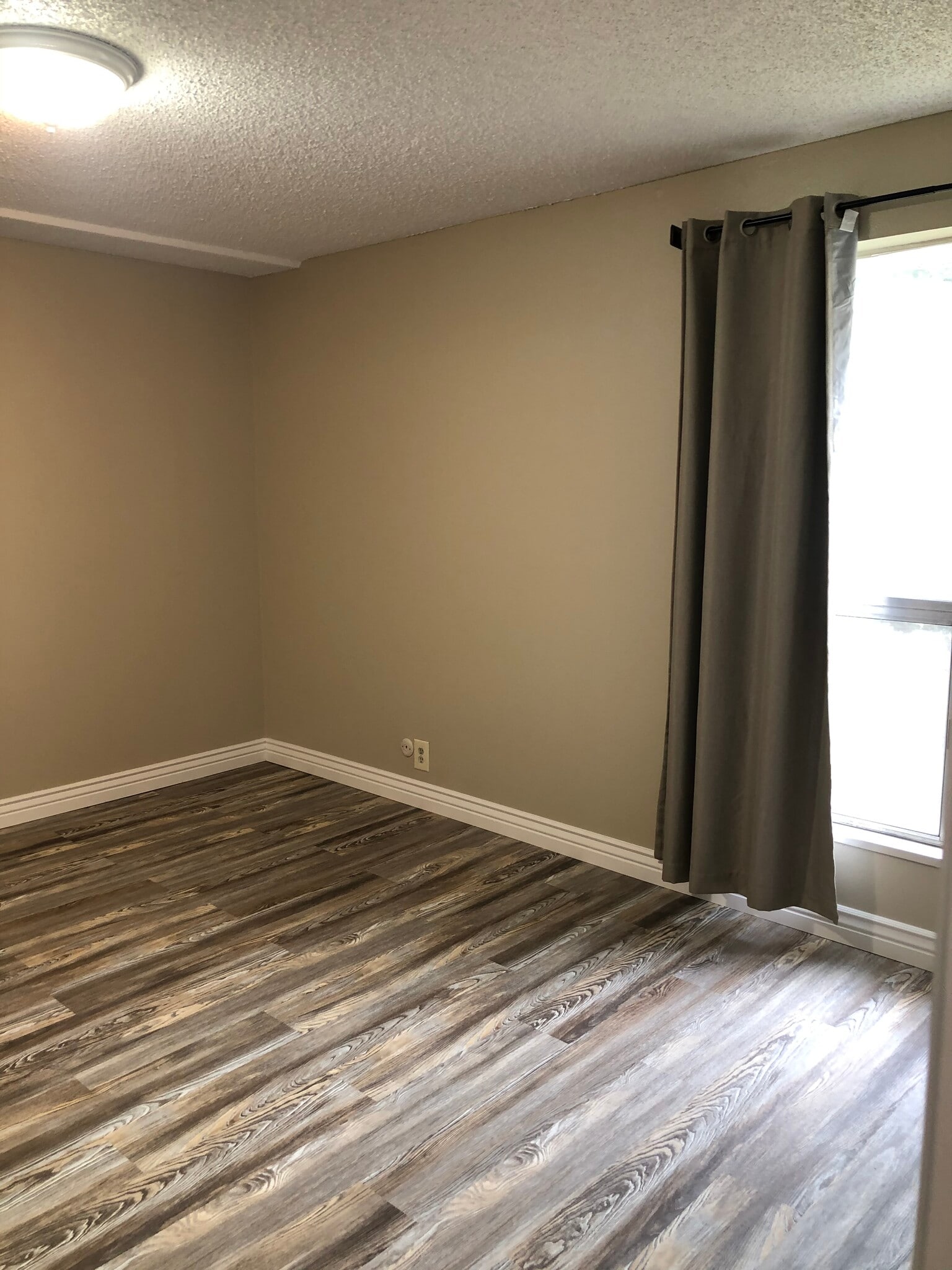 Building Photo - 1080 E Quail Park Dr