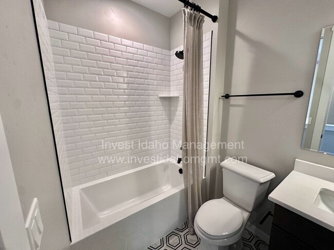 Building Photo - $500 move in credit! Luxury Living in the ...