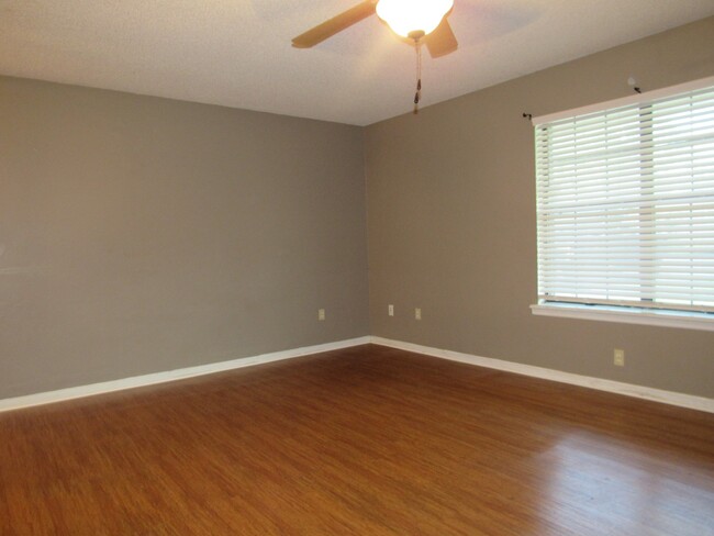 Building Photo - 3 Bedroom Home in Lakeland!