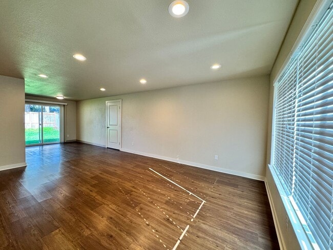 Building Photo - 17402-17404 8TH AVE CT E