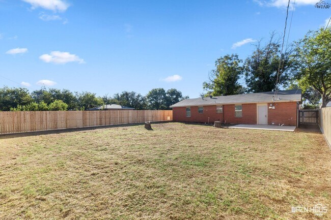 Building Photo - 1218 Glendora Dr