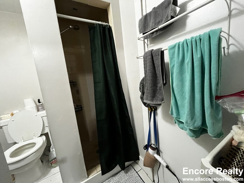 Building Photo - 41 Anderson St