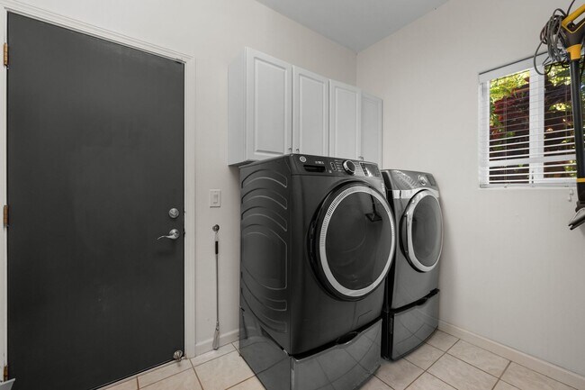 Building Photo - Luxury Living in Kahana Ridge