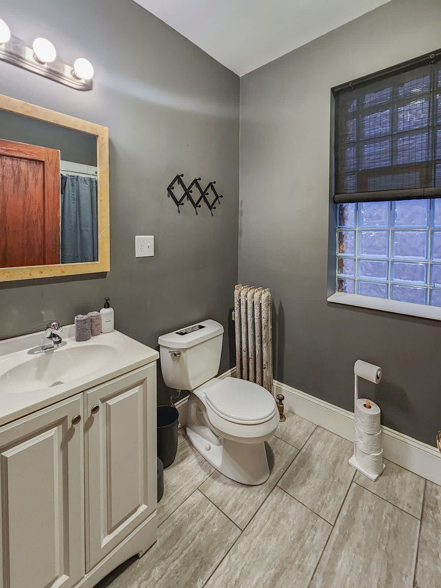 Building Photo - 3759 N Wayne Ave