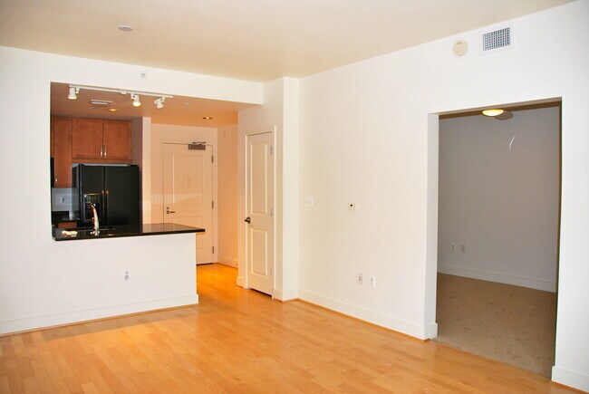 Building Photo - 4101 Albemarle St NW