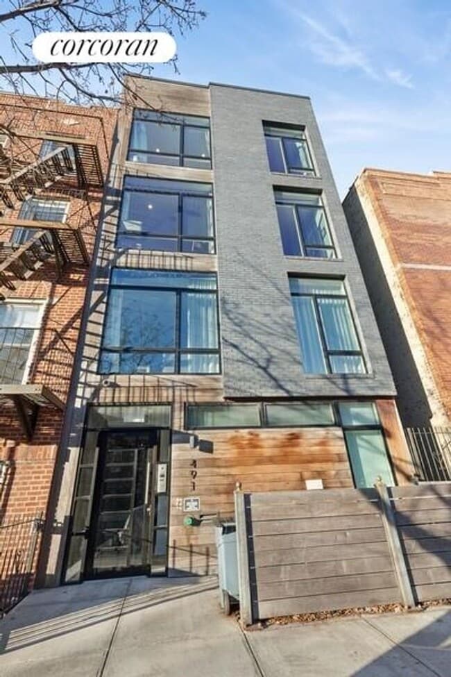 Building Photo - 491 Monroe St