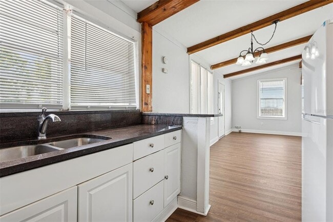 Building Photo - 3923 W Broad St