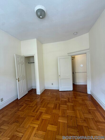 Building Photo - 32 Queensberry St