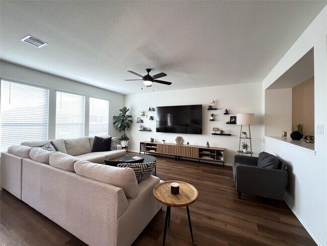 Building Photo - 13205 Nancy Reagan St