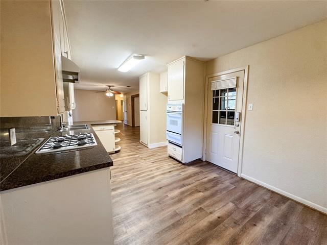 Building Photo - 302 Bowles Ct