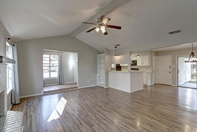 Building Photo - 913 St Timothy St
