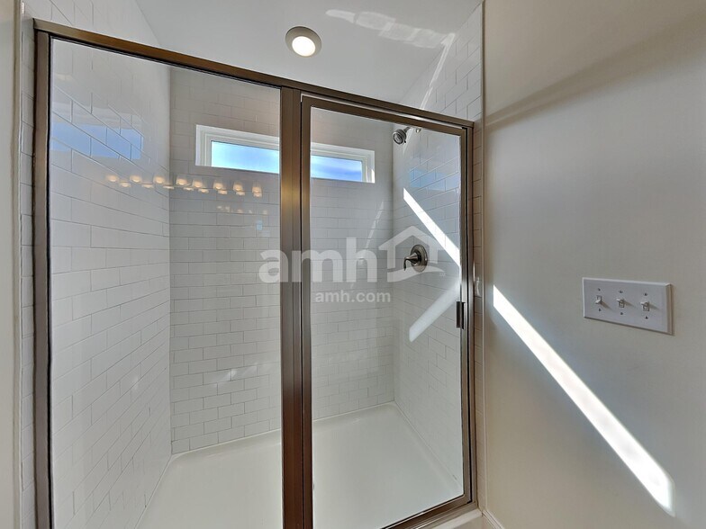 Building Photo - 5125 Jack Byrnes Dr