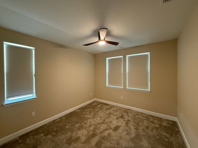 Building Photo - Newer Home in Tthe Northlake Community