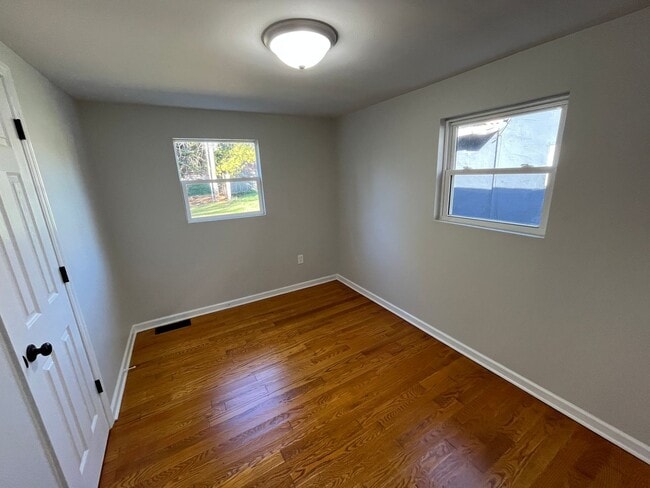 Building Photo - **REMODELED 2-BEDROOM HOME w/ CARPORT IN B...