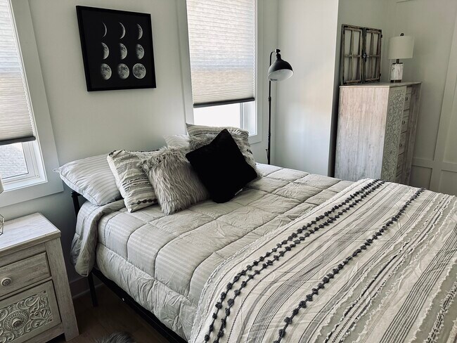 Building Photo - 704 Inspiration Blvd