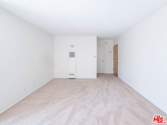 Building Photo - 122 Croft Ave