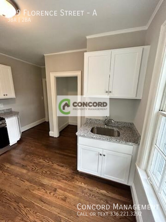 Building Photo - 219 Florence St