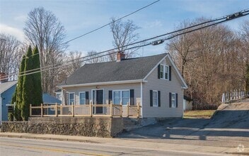 Building Photo - 670 Putnam Pike