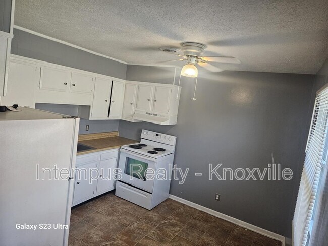 Building Photo - 2403 Howard St