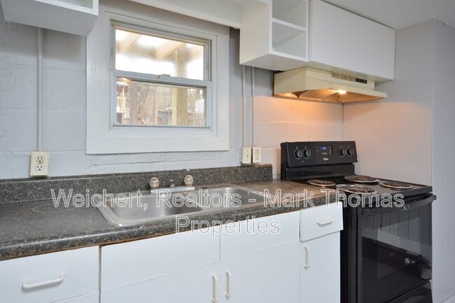 Primary Photo - 1150 Shelton Rd