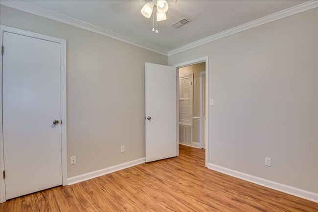 Building Photo - 608 Cedarwood Ct