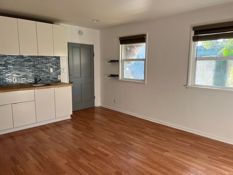 Building Photo - 14039 Gilmore St