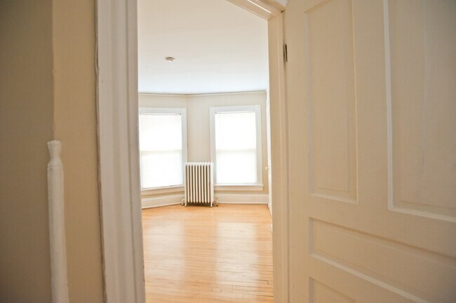 Building Photo - 2216 E Ivanhoe Pl