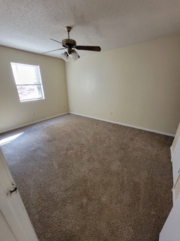 Building Photo - 104 E Truman Ave