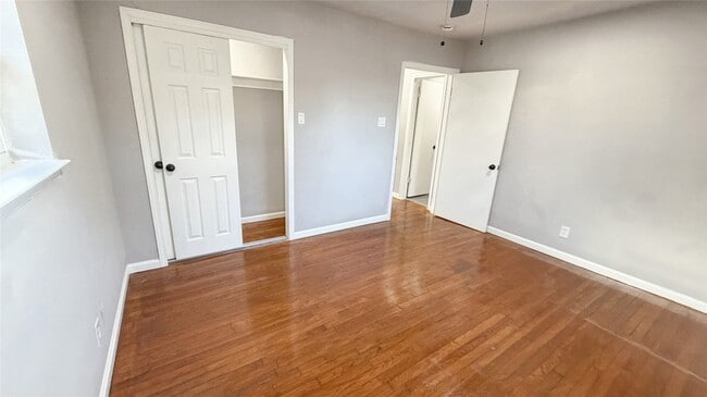 Building Photo - 4200 Kenwood Ct