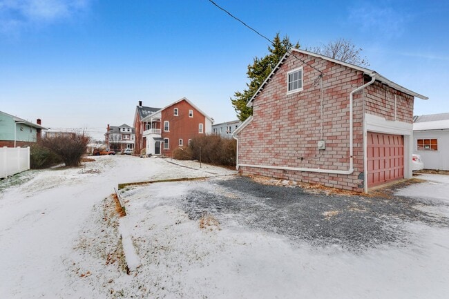 Building Photo - 109 N Sixth St