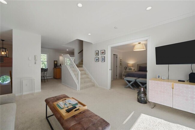 Building Photo - 364 Bellevue Ave